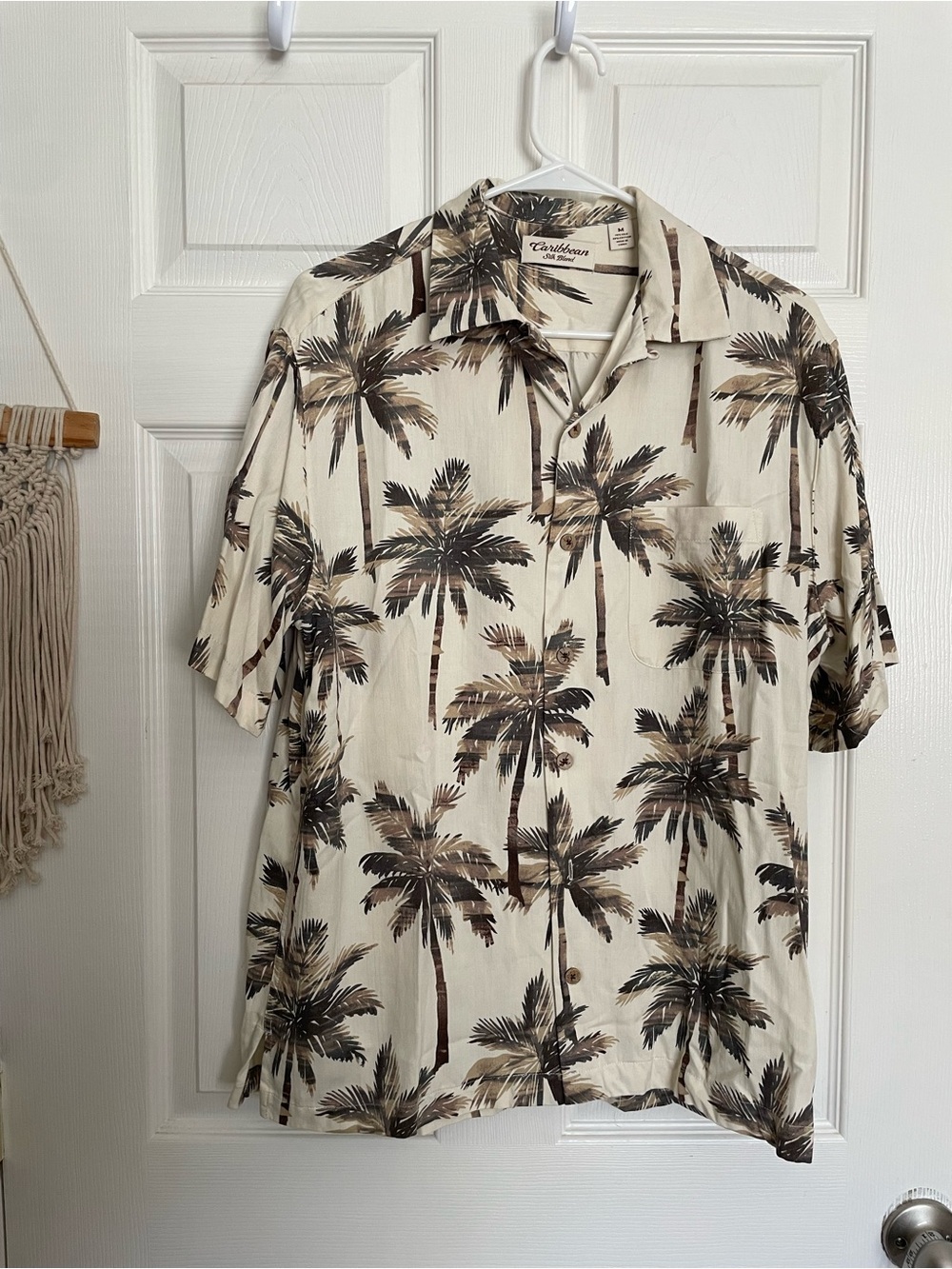 Caribbean Silk Blend Mens size Medium Beige Palm-Print Short Sleeve Shirt